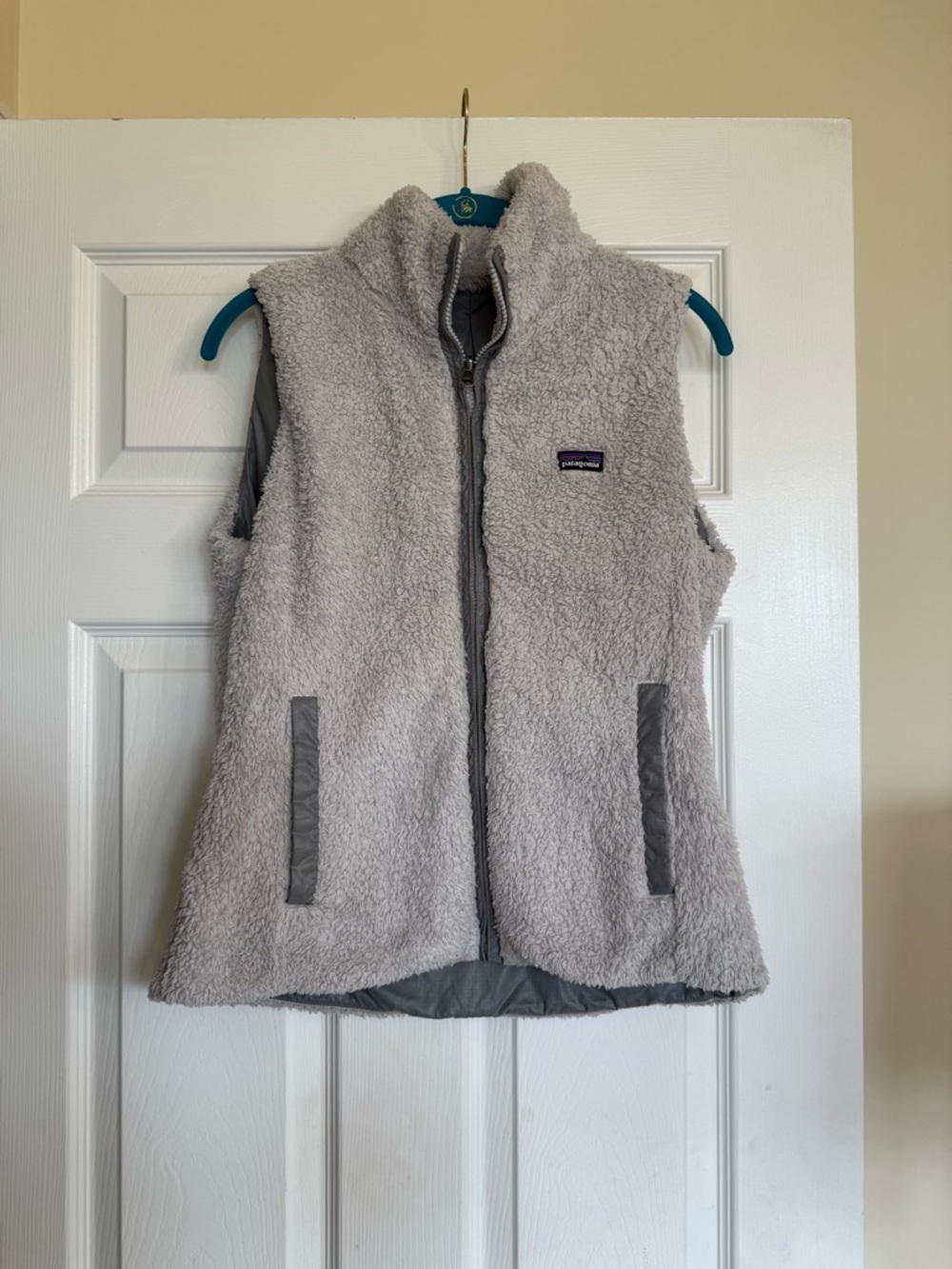 Patagonia Light Gray Sherpa Fleece Vest - Zip Front - Picture 2 of 5